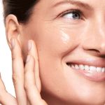 سرم احیاکننده و ضدپیری ایج ریوایو اپتیمالز Optimals Age Revive Serum - Image 3